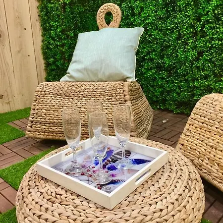 Apartment Hut * Oasis With Private Patio 10 Min To Palais & Beaches * Pet Friendly